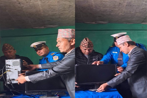 बैतडीको सुर्नयाले दियो ट्राफिक पोष्ट सतबाँझलाई कम्प्युटर र प्रिन्टर 